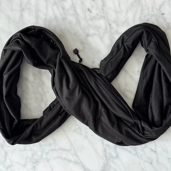 🌼BEYOND YOGA🌼 Black Infinity Scarf with Hidden Zip Pocket, One Size - Picture 4 of 5